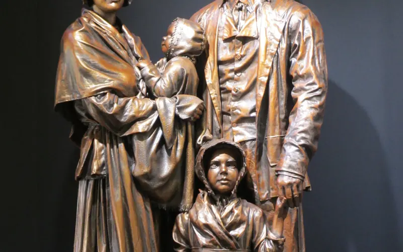 Statue of the Lincoln family in the park's Visitor Center