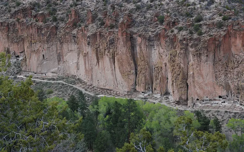 archeological sites in Frijoles Canyon