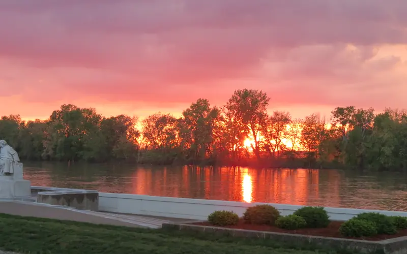 Sun setting behind the Francis Vigo Statue