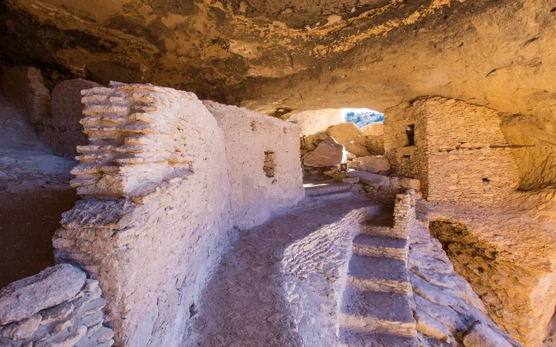 Cliff Dwellings walls and rooms with narrow catwalk