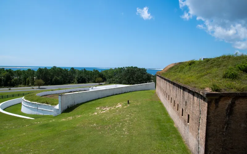 A white building and a fort