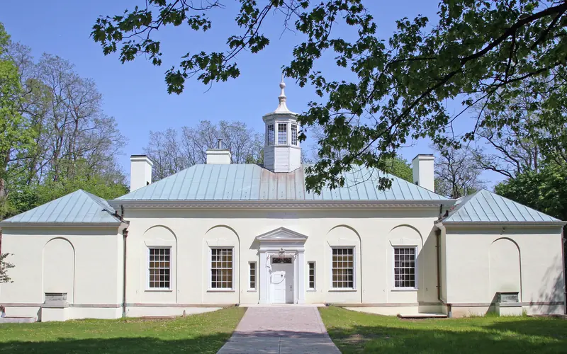 The front facade of the Washington's Headquarters Museum